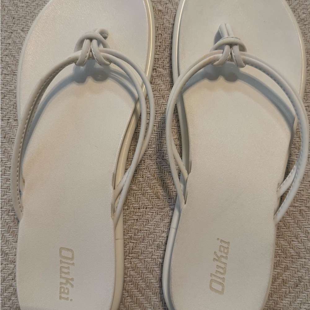 OluKai White Sandals Minimalist Thong Design